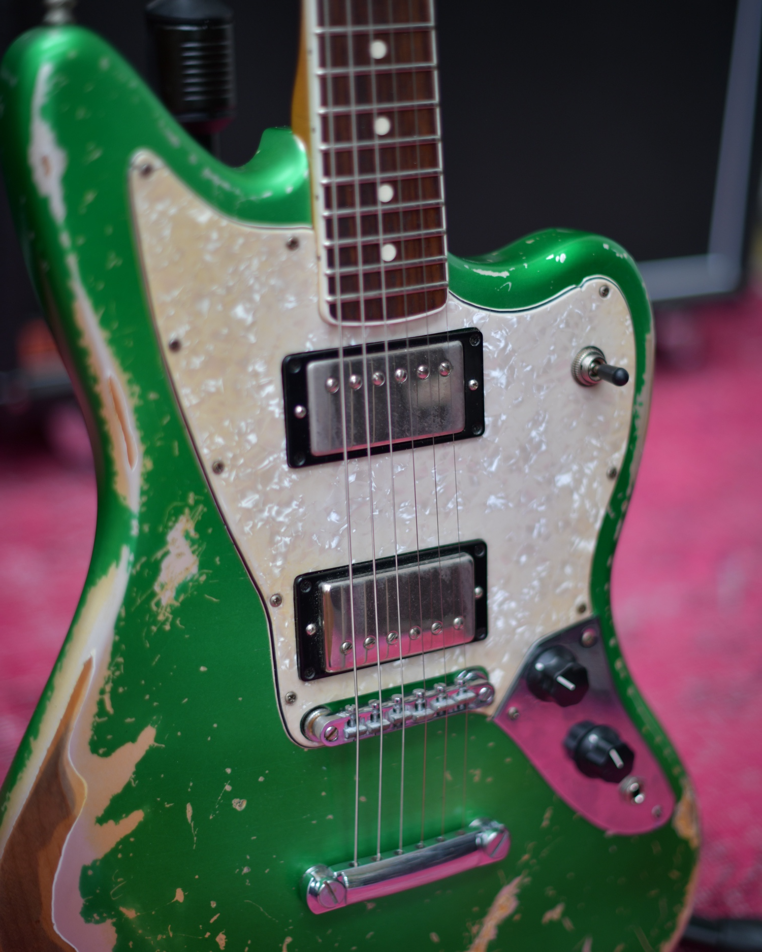 Fender FSR Blacktop Jaguar HH Aged Candy Apple Green over Blizzard Pearl 2011