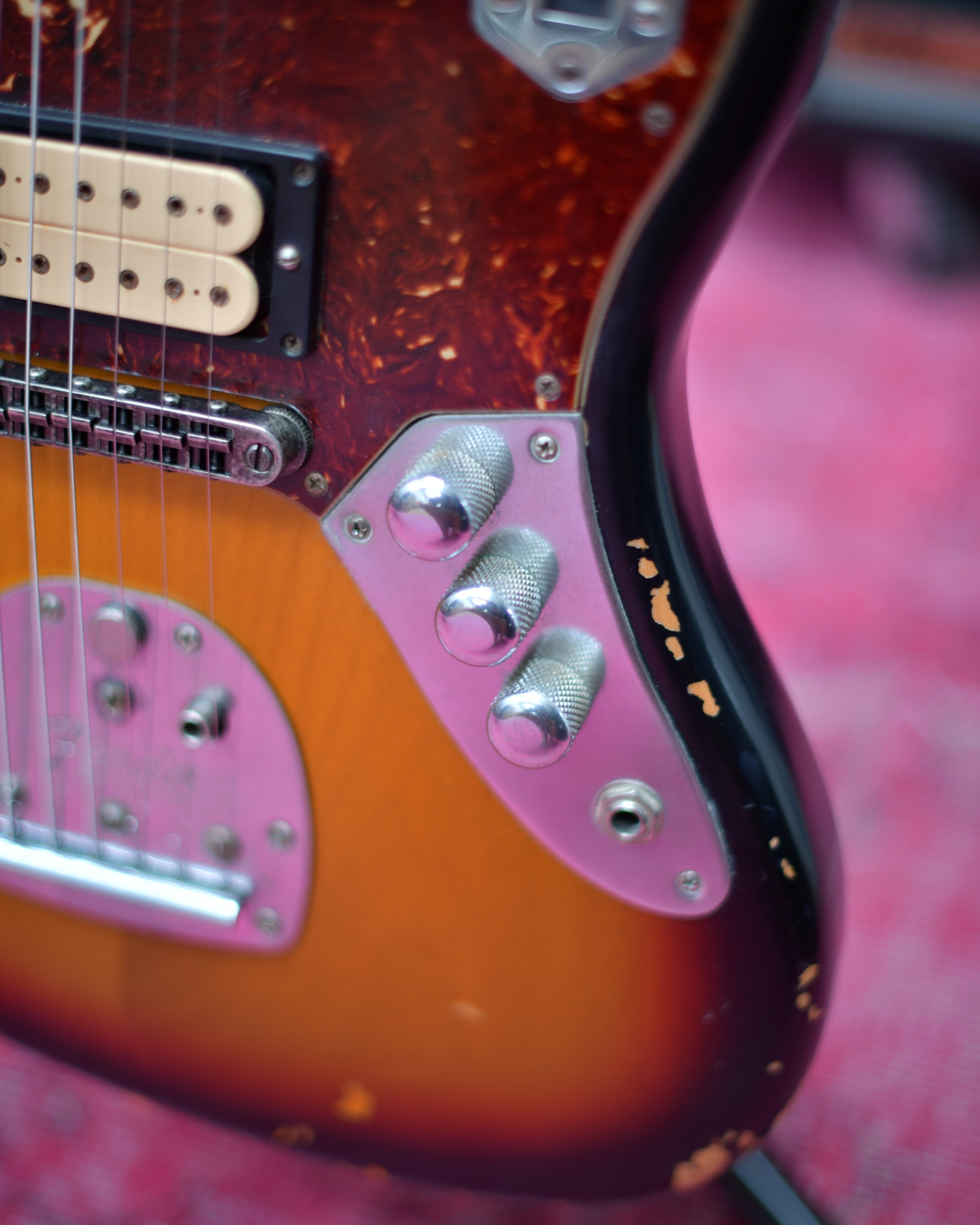 Fender Kurt Cobain Road Worn Jaguar 2012