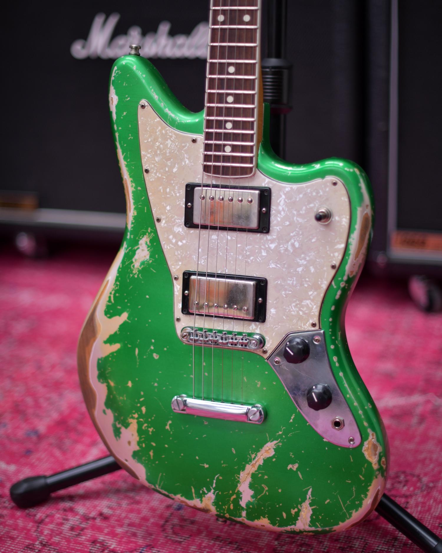 Fender FSR Blacktop Jaguar HH Aged Candy Apple Green over Blizzard