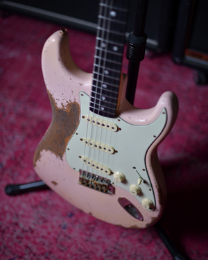 Fender American Original '60s Stratocaster Shell Pink Ultra Relic