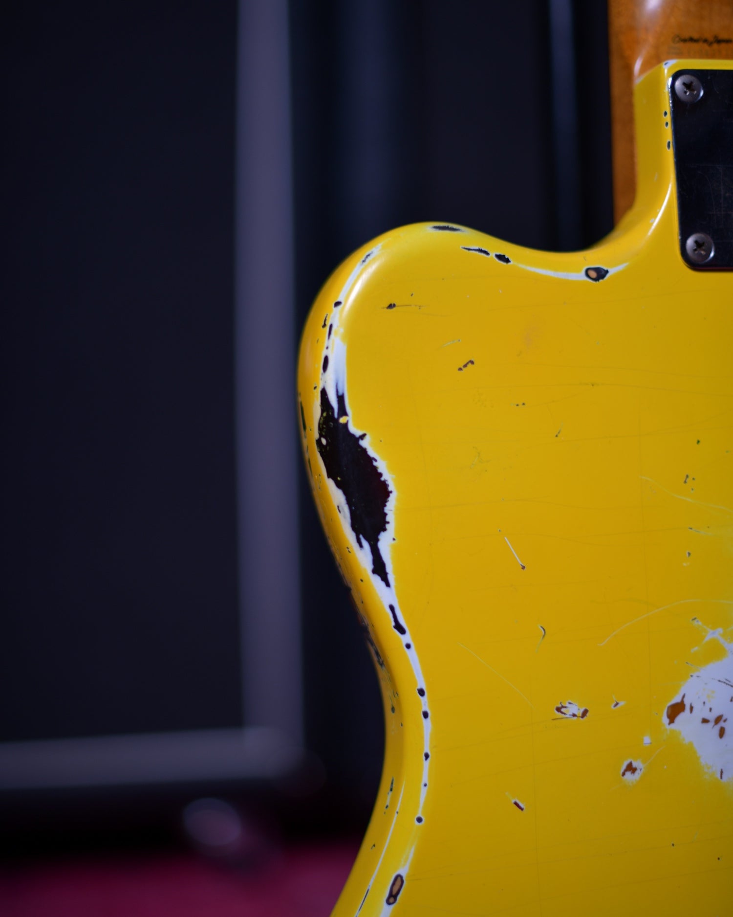 Fender Japan Jaguar Kurt Cobain Graffiti Yellow over Sunburst Heavy Relic CIJ